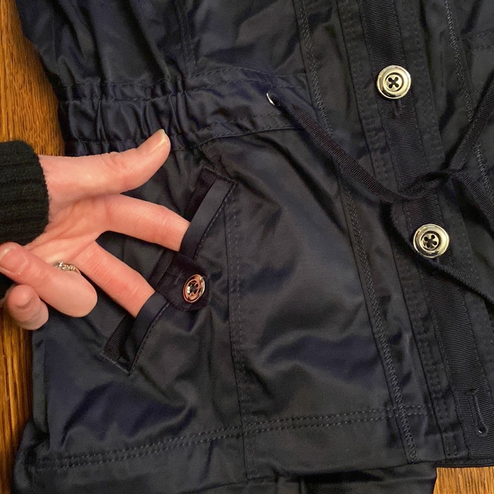 NWOT WHBM Navy Blue Button Up Button Cuff Button Hood Lightweight Rain Jacket - Picture 13 of 15